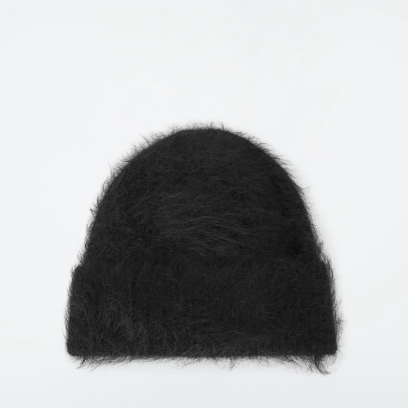 COS RIBBED BLACK MOHAIR BEANIE - Picture 1 of 3